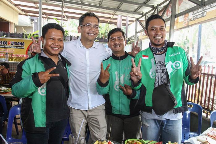 Makan Siang di Warung Halimah, Pengemudi Ojek Online Tiba tiba Curhat ke Sihar Sitorus