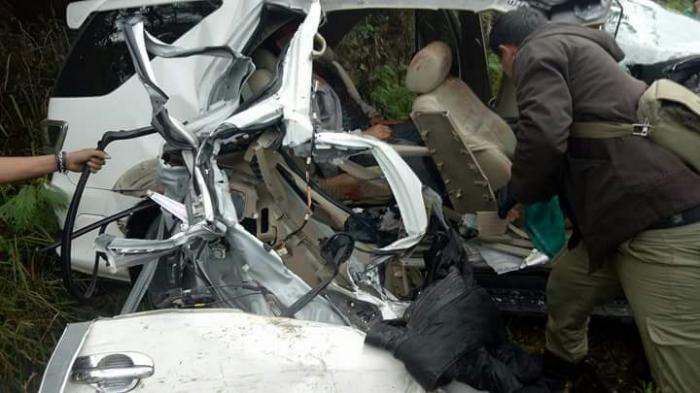 Astaga!! Hendak ke Paranginan Fortuner Vs Truk di Pollung, Warga Kabanjahe Tewas di Tempat