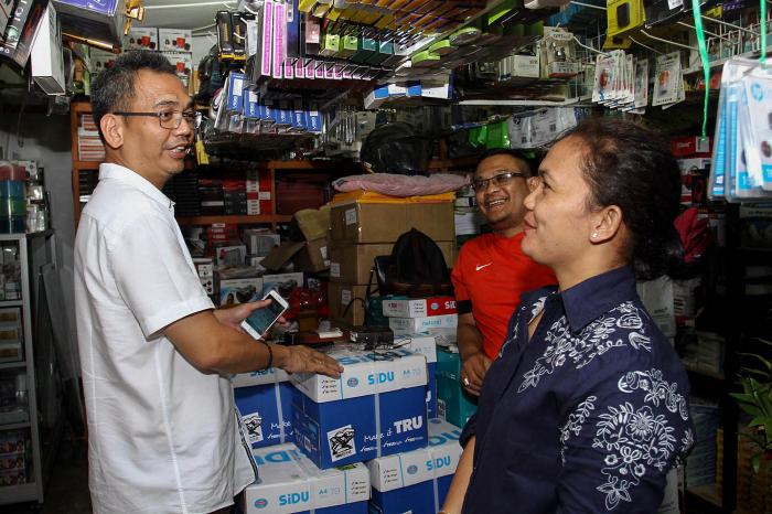 Ramai-ramai Pedagang Pajus Curhat ke Sihar Sitorus