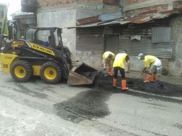 Hindari Banjir Dinas PU Normalisasi Drainase Jalan Masjid Syuhada Padang Bulan
