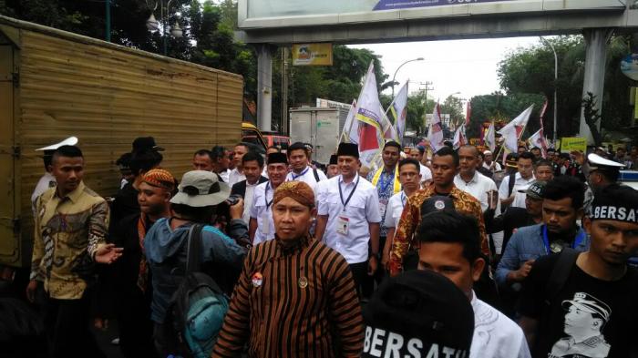 Jelang Pencabutan Nomor Urut, Ratusan Relawan dan Tim ERAMAS Berdoa Iringi Keberangkatan Edy-Ijeck