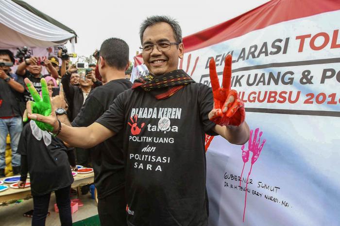 SIHAR SITORUS: Politik Uang dan Politisasi SARA Persulit Diri Sendiri