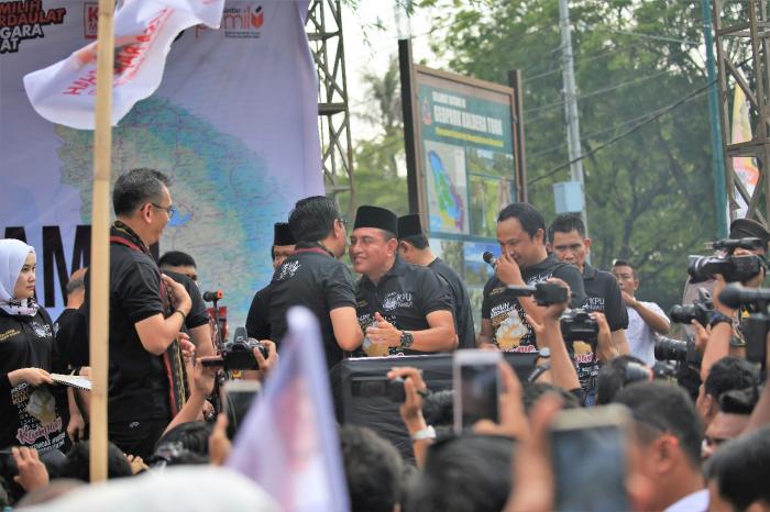 Para Pendukung Edy dan Djarot 'Perang' Yel-yel di Deklarasi Kampanye Damai