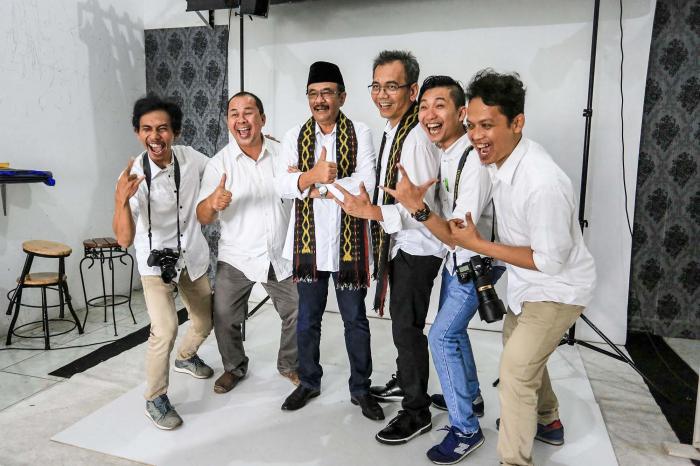 Photografer Mari Pro 'Geleng Kepala' Liat Sikap Djarot-Sihar Saat Photo Sesion