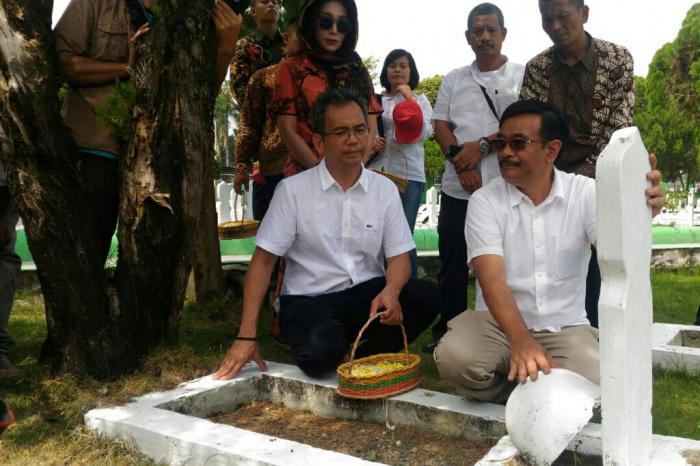 Ziarahi Makam Tokoh-tokoh Sumut, Djarot Tetap Jalin Silaturahmi Dengan Gubernur Dan Mantan Gubernur