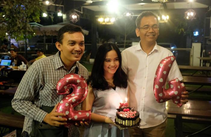 Gadis Muda Ini Kaget Dapat Kejutan Ulang Tahun Dari Calon Wakil Gubernur Sumut