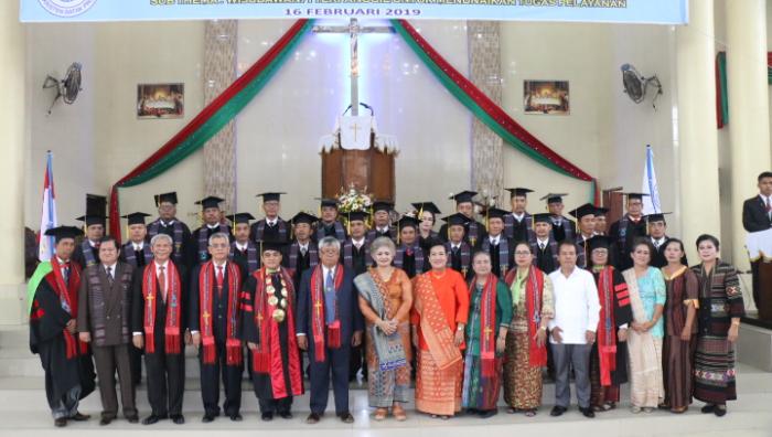 Ephorus Pdt Dr Darwin Lumbantobing dan Unsur Pimpinan Hadiri Wisuda Sekolah Pendeta HKBP