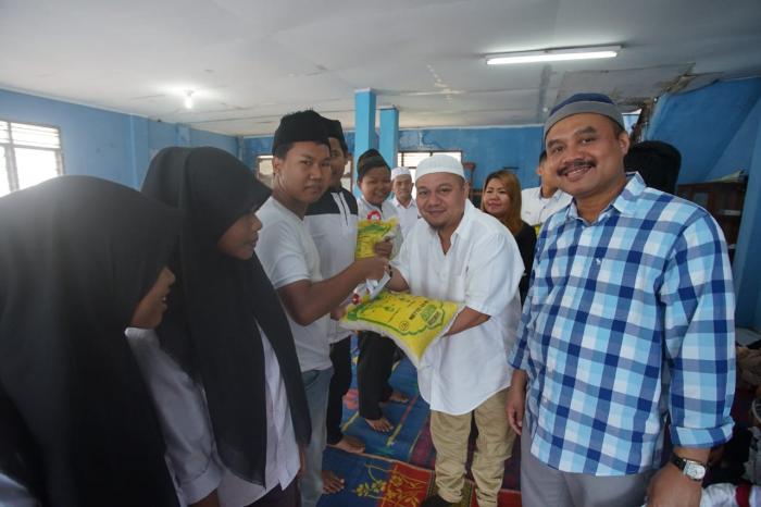 Pemilik Medan Pos Launching Media Online Bersama Anak Yatim