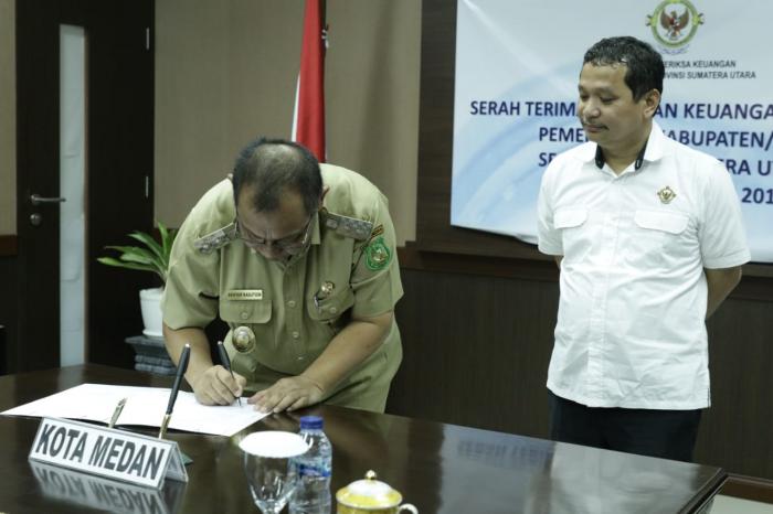 Akhyar Serahkan Laporan Keuangan Tahun Anggaran 2019