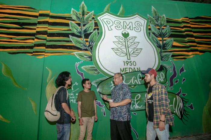 Mural Hiasi Dinding Stadion Teladan Medan