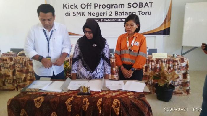 Tanda tangani MOU, PT AR & PT UT.Tbk Harapkan Lulusan SMK N 2 Batangtoru Siap Kerja