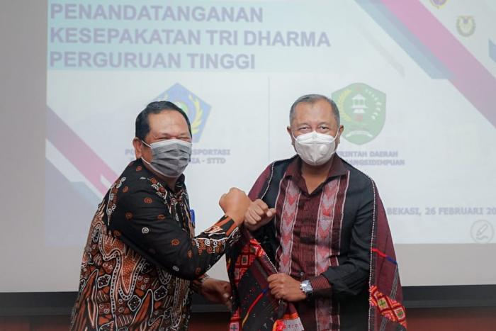 Butuh SDM Berkualitas Bidang Transportasi Darat, Walikota Sidimpuan MOU Dengan STTD