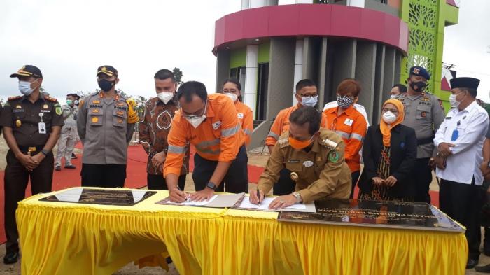 Bupati Tapsel Terima Menara Pandang KRTS Program PPM Tambang Emas Martabe Senilai Rp.13 Milyar