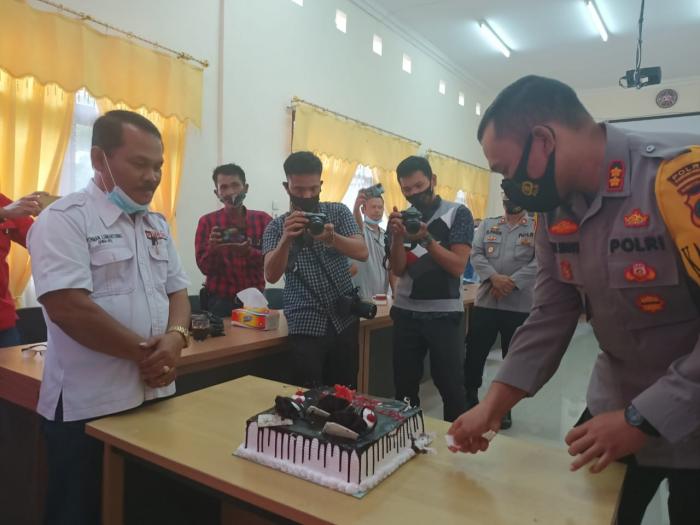 Kapolres Humbang Hasundutan Melangsungkan Perayaan Hari Pers Nasional 2021
