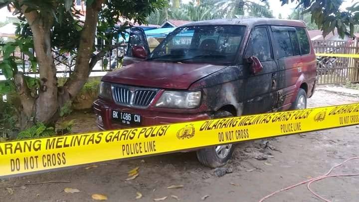 Diduga Mobil Ketua Karang Taruna Labusel Dibakar OTK