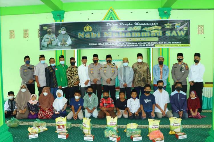 Polres Humbang Hasundutan Peringati Isra Mi'raj 1443 H /2022 M di Masjid Raya Doloksanggul, Santuni Puluhan Anak Yatim