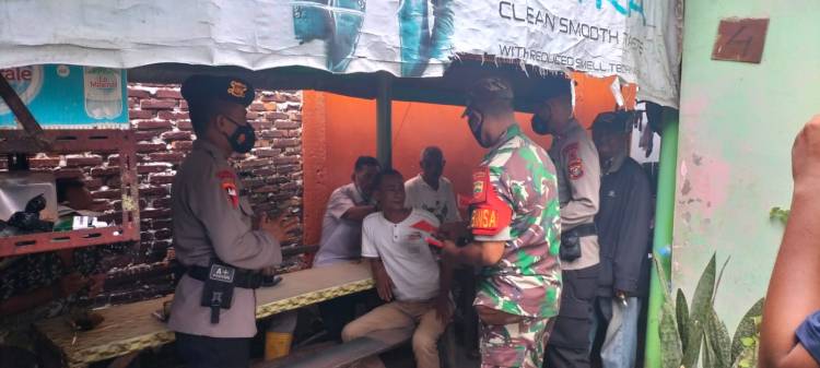 Bersinergi Cegah Covid-19, Brimob Batalyon A Binjai dan Koramil 17/BT Kompak Bagikan Masker dan Lakukan Penyemprotan Disinfektan