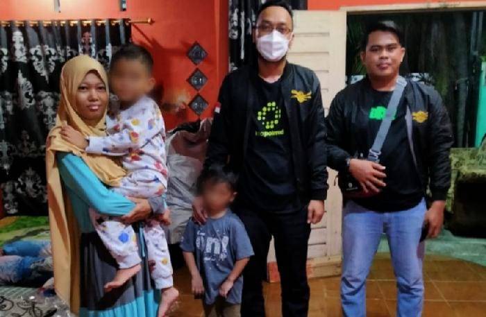 AMS XII Berikan Hadiah Mobilan Lamborghini Kepada Bocah yang Viral Dianiaya Ayah Tiri
