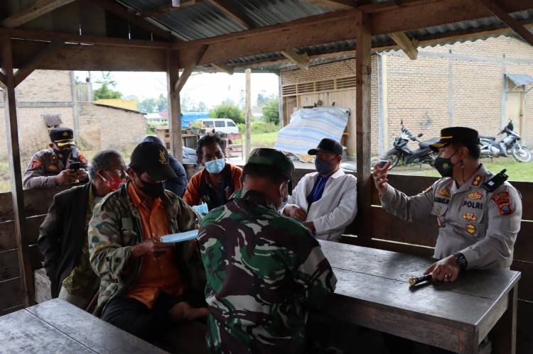Kapolres Humbang Hasundutan Door To Door Sytem Kewarung Kopi, Temui Warga Kecamatan Lintong Nihuta