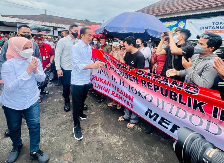 Presiden Jokowi Cek Harga Bahan Pokok di Pasar Baturiti