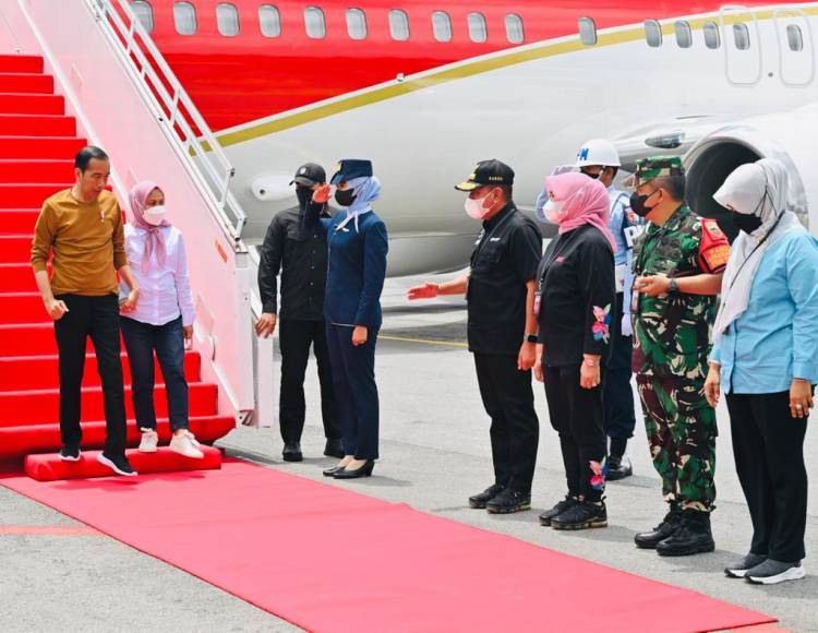 Dari Jawa Tengah, Presiden Jokowi dan Ibu Iriana Menuju Sumatra Utara