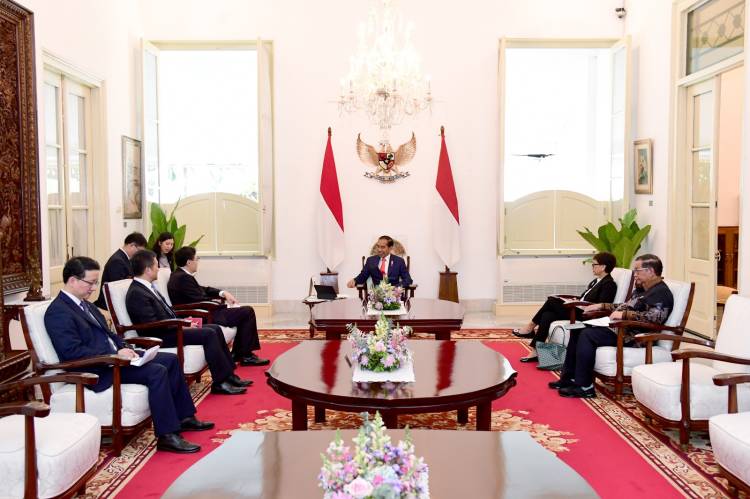 Presiden Jokowi Terima Kunjungan Kehormatan Menlu RRT