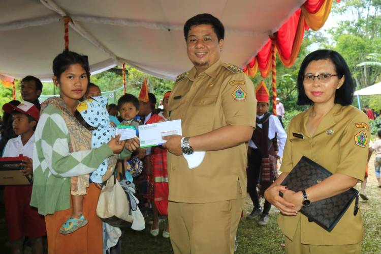 Mendekatkan Pelayanan Dan Pembanguan, Bupati Samosir Berkantor di Desa Paraduan