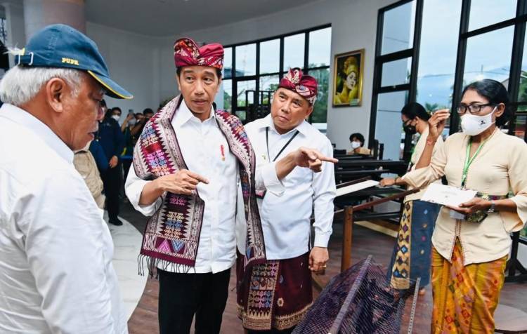 Presiden Jokowi Kunjungi Sentra Tenun Kabupaten Jembrana