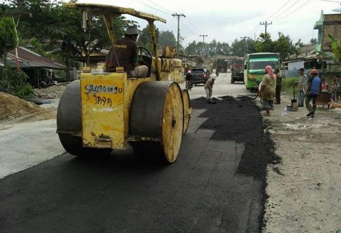 Pemeliharaan Pengaspalan Jalan 7 KM di Sirait-Uruk