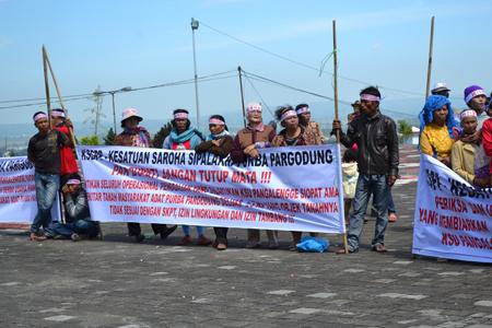 Masyarakat Kesatuan Saroha Sipalakki Purba Pargodungan (KSSPP) Humbahas Unjuk Rasa