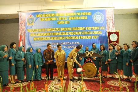 Pengurus PKK Gunung Sitoli dan Nias Barat Berlomba Kejar Gubernur
