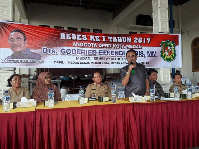 Reses Anggota DPRD Medan, Godfried Effendi Lubis, Warga Berduyun-duyun