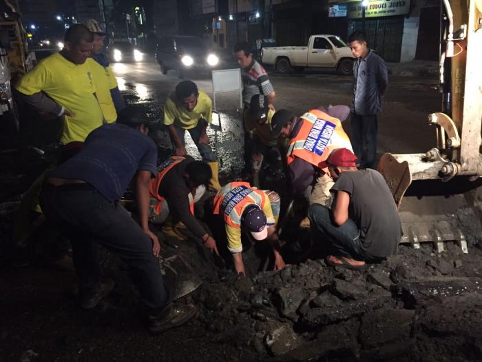 Dinas PU Benahi Drainase Tersumbat di Jalan Cirebon/Jalan Pandu