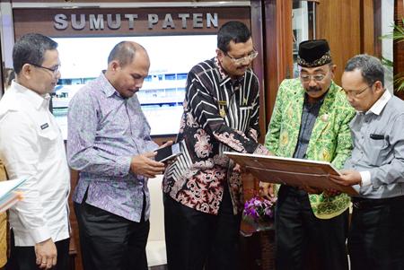 Gubernur Bantu 1.500 Sepedamotor Untuk Pemerintah Desa