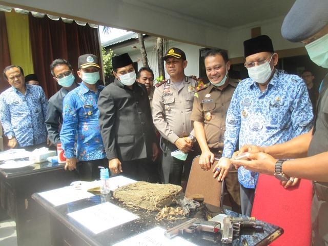 Kejari Tebingtinggi Musnahkan Senpi, Mesin Judi dan Narkoba