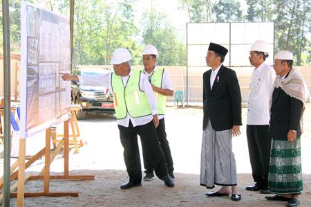 Berjanji Datang Lagi, Jokowi Bangun Asrama Putri Ponpes Musthafawiyah Rp8,8 Miliar