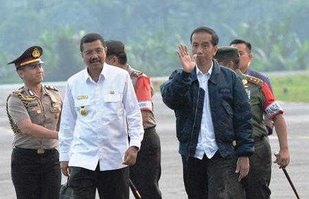 Presiden Jokowi Tiba di Bandara FL Tobing Tapteng