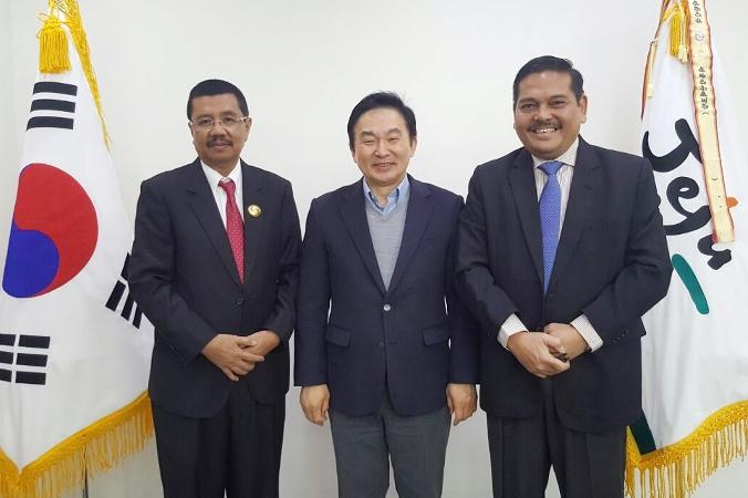 Jadi Pembicara Internasional Di Korea, Tengku Erry Dan Won Hee Ryong Bahas Kerjasama Antar Pulau