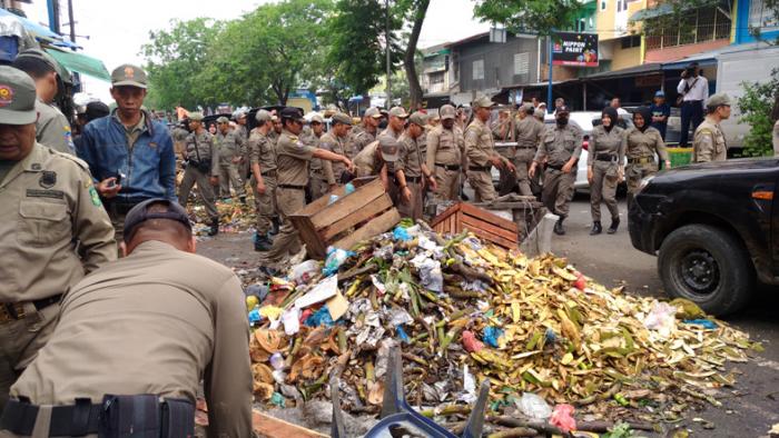 Pedagang Kaki Lima Pasar Sukaramai Ditertibkan
