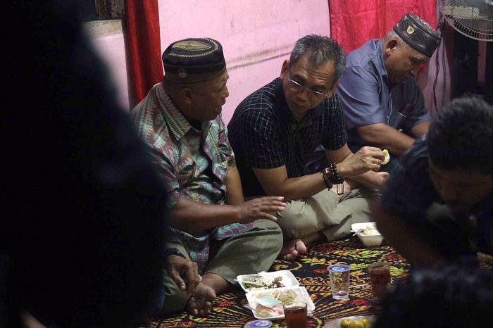 Sihar Menutup Kunjungan di Labuhan Batu dengan Makan Malam Sederhana Bersama Warga