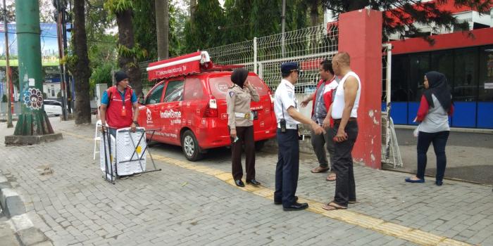 Dishub Tertibkan Mobil yang Parkir Sembarangan