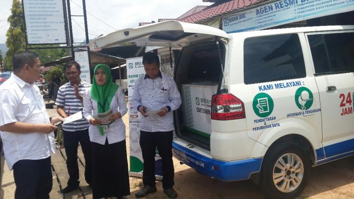 Ketua Komite II DPD RI, Parlindungan Purba Cek Langsung Layanan Mobile BPJS di Pasar Tukka Sibolga