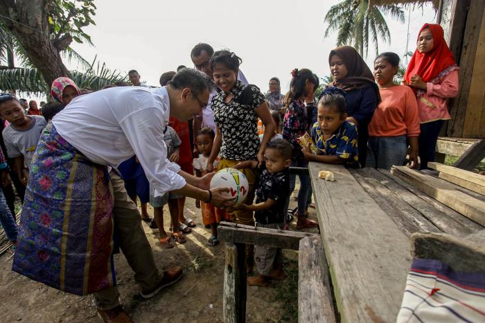 Warga Hamparan Perak Curhat ke Sihar Soal Daerah Pinggiran yang Dianak Tirikan