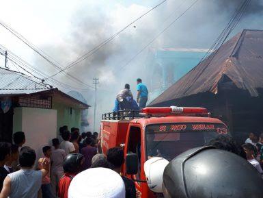 Kebakaran Hebat, 6 Rumah Warga Jalan Nusa Indah Padangsidimpuan Hangus Terbakar