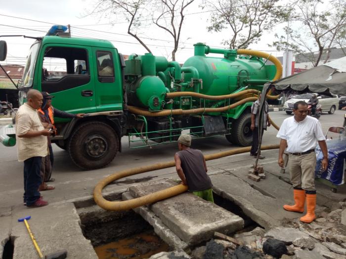 Dinas PU Normalisasi 3 Titik Drainase di Medan Kota