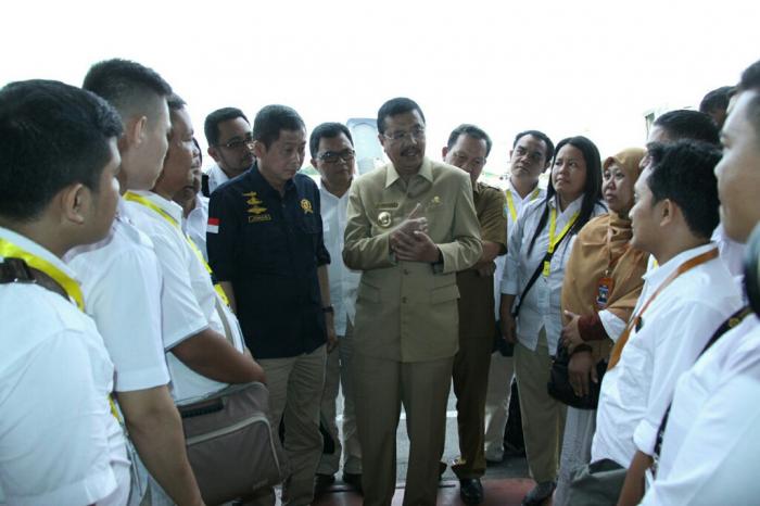 Menteri ESDM Dan Gubsu Terima 35 Inspektur Tambang Migas di Kualanamu