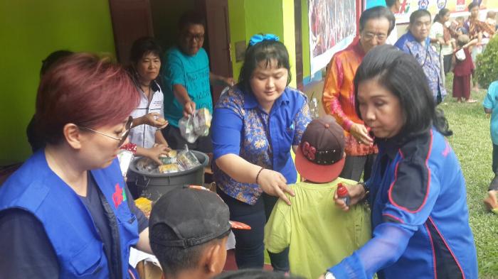 Panitia Paskah Nasional 2018 Bersama YSKI Bakti Sosial di Kawasan Sinabung