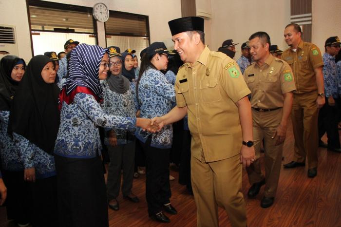 Wali Kota Medan Ambil Sumpah 131 PNS