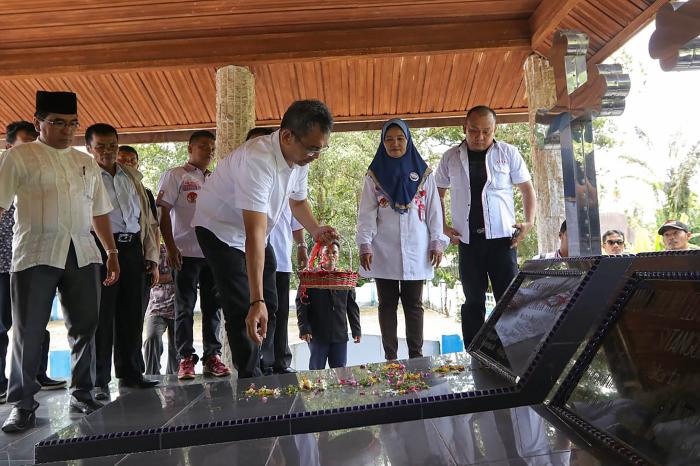 Mengenal Sosok Dr Ferdinand Lumbantobing di Mata Sihar Sitorus