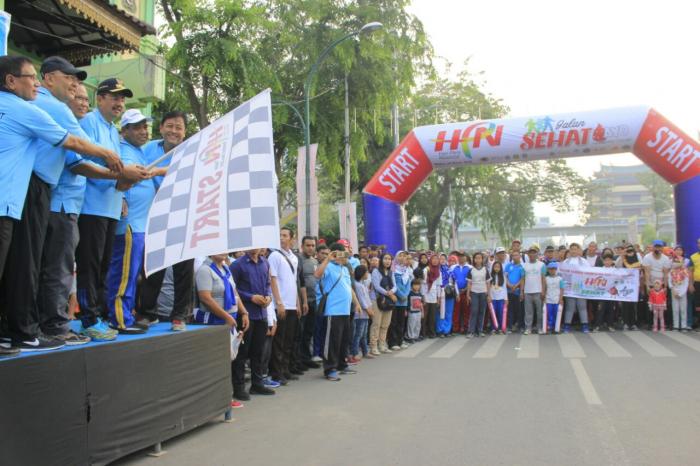 CFD Dimeriahkan Jalan Santai PWI Sumut & Deklarasi Internet Media Sosial Sehat